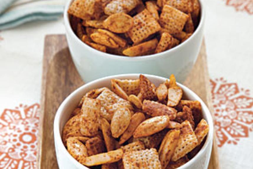 Spicy Almond-Pumpkinseed Snack Mix